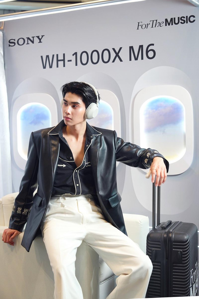 insightdailys's tweet photo. 🔴 เมื่อรูปจาก Official #Sony สวยกว่า ก็ดูของ Official กันไปก่อนนะทุกคน ชอบความคุยแบบชิลล์ๆ ฮาจริง😂
ปล. หูฟังไร้สาย Sony WH-1000XM6 พร้อมวางจำหน่ายแล้ววันนี้!
#SonyThai #WH1000XM6 #ฟังที่ใช่ไม่มีนอยส์ #SonyxDunk #ดังณัฎฐ์ฐชัย #dunknathachai #InsightDaily https://t.co/KTgG1rD6uG