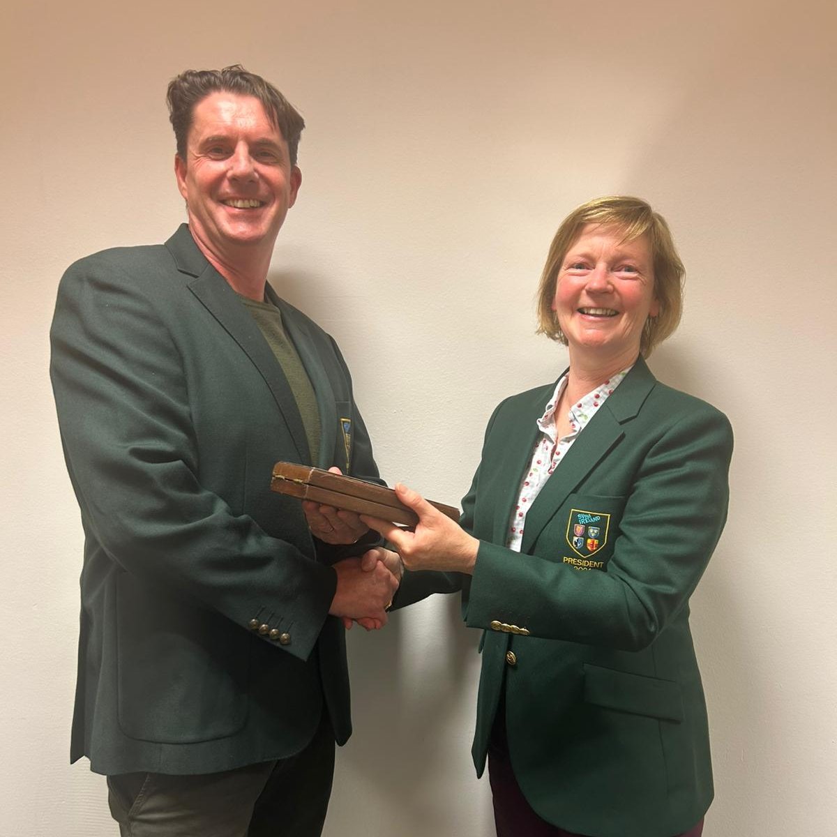 At the recent Swim Ireland Board Meeting, former President Alison Honan officially handed over the chain of office to newly appointed President Frank Breslin.

We are delighted that Alison will continue to serve on the Swim Ireland Board as the Swim Ulster representative and look