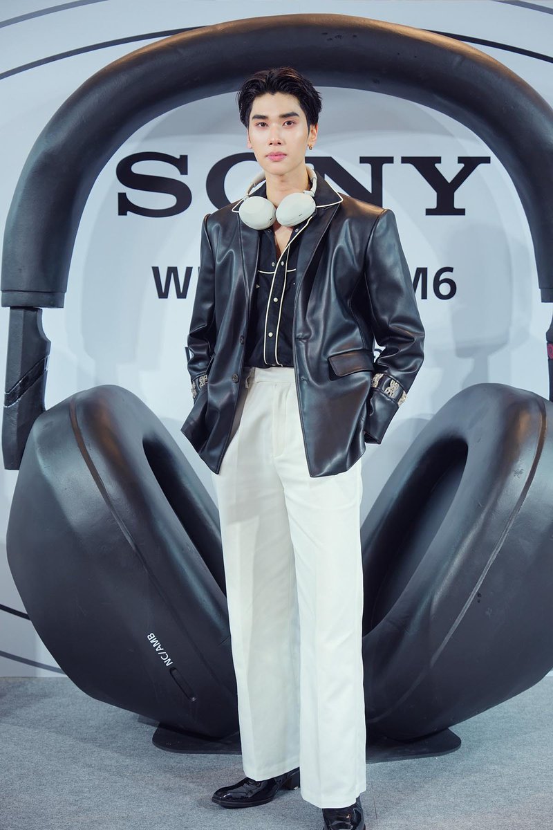 insightdailys's tweet photo. 🔴 เมื่อรูปจาก Official #Sony สวยกว่า ก็ดูของ Official กันไปก่อนนะทุกคน ชอบความคุยแบบชิลล์ๆ ฮาจริง😂
ปล. หูฟังไร้สาย Sony WH-1000XM6 พร้อมวางจำหน่ายแล้ววันนี้!
#SonyThai #WH1000XM6 #ฟังที่ใช่ไม่มีนอยส์ #SonyxDunk #ดังณัฎฐ์ฐชัย #dunknathachai #InsightDaily https://t.co/KTgG1rD6uG