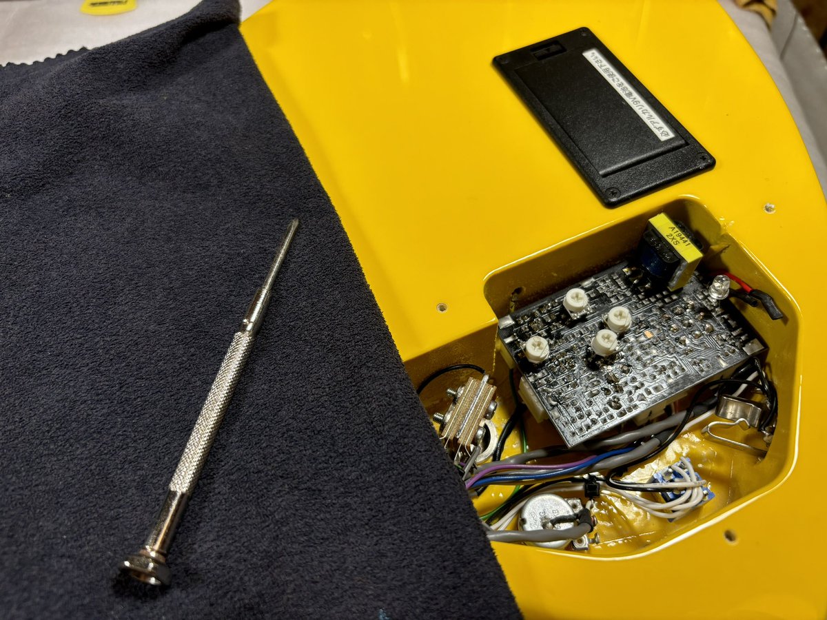 サスティナーの調整。
別件修理でしたが、一度バラしたので再調整しました。
ずっと遊んじゃいますねw