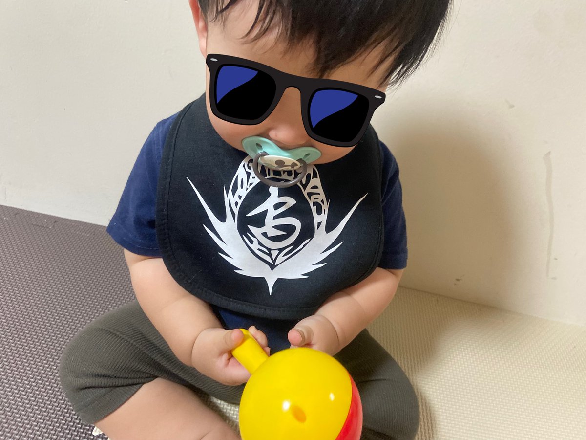 YMCK0330's tweet photo. 私の力作ぜひ見てほしい
ちょっとズレたけど
刺さる人には刺さるやつ

むしゅこの自作よだれかけ
次はネオジオンつくるよ😚💓💓 https://t.co/SWCzl6wCH5