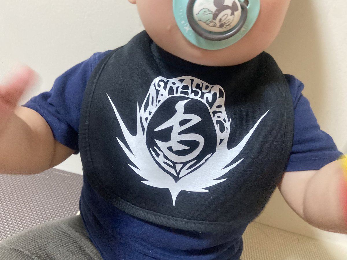 YMCK0330's tweet photo. 私の力作ぜひ見てほしい
ちょっとズレたけど
刺さる人には刺さるやつ

むしゅこの自作よだれかけ
次はネオジオンつくるよ😚💓💓 https://t.co/SWCzl6wCH5