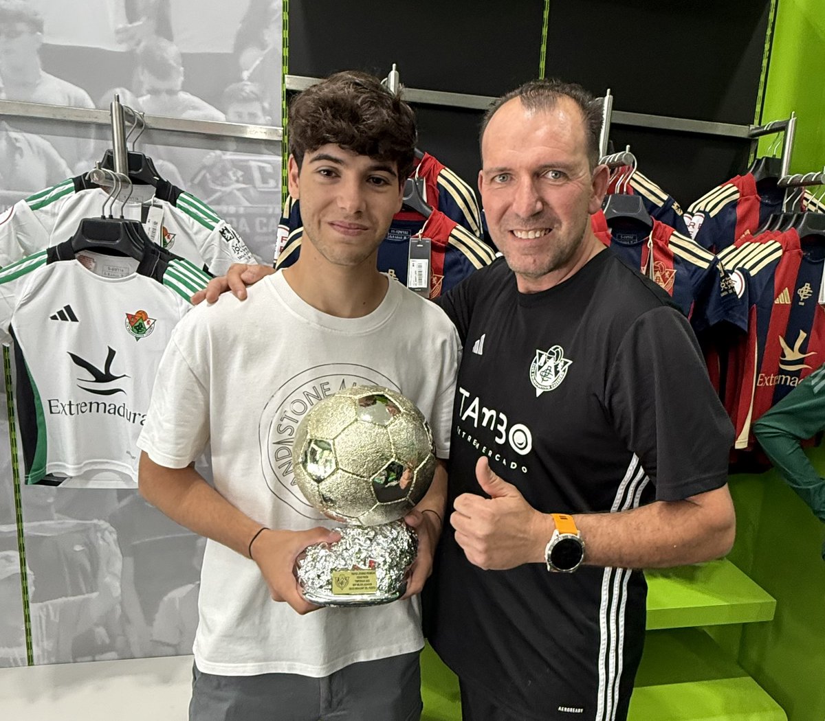 cesarpavoon7_'s tweet image. Hoy se entregó el premio MVP mejor jugador temporada CACEREÑO JUVENIL A, cantera CPC, Diego felicidades, eres un crack