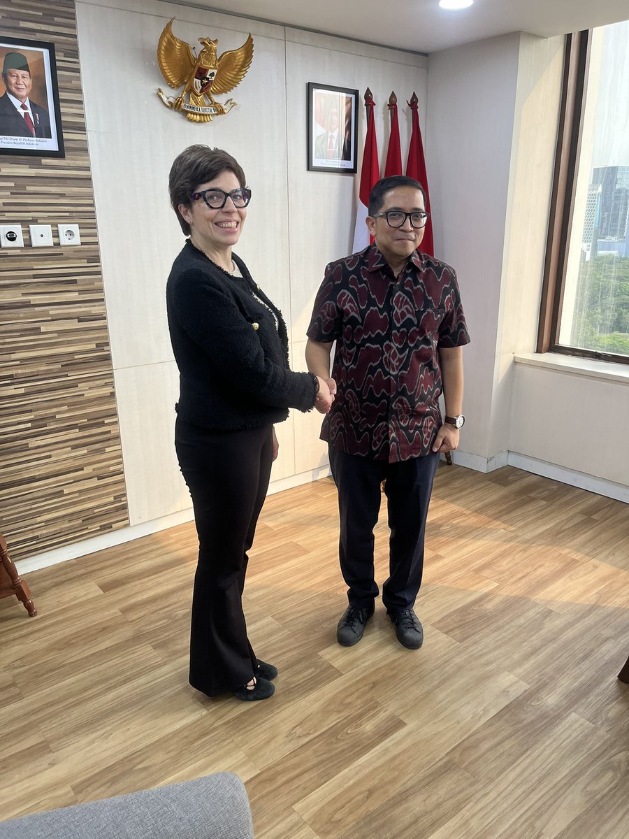 . <a href="/StembridgeLeila/">Leila Fernandez-Stembridge</a> the <a href="/eu_eeas/">European External Action Service - EEAS 🇪🇺</a> head of division for S-E Asia and <a href="/ASEAN/">ASEAN</a> was In Jakarta, and met <a href="/danantara/">dannas fairy tail</a>.Indonesia chief Reza Siregar, the EU Member States Ambassadors, vice-FM <a href="/havasoegroseno/">Arif Havas Oegroseno</a> and Prof. <a href="/pjvermonte/">Philips Vermonte</a>. Her positive energy is bringing 🇮🇩&amp;🇪🇺closer to each other!