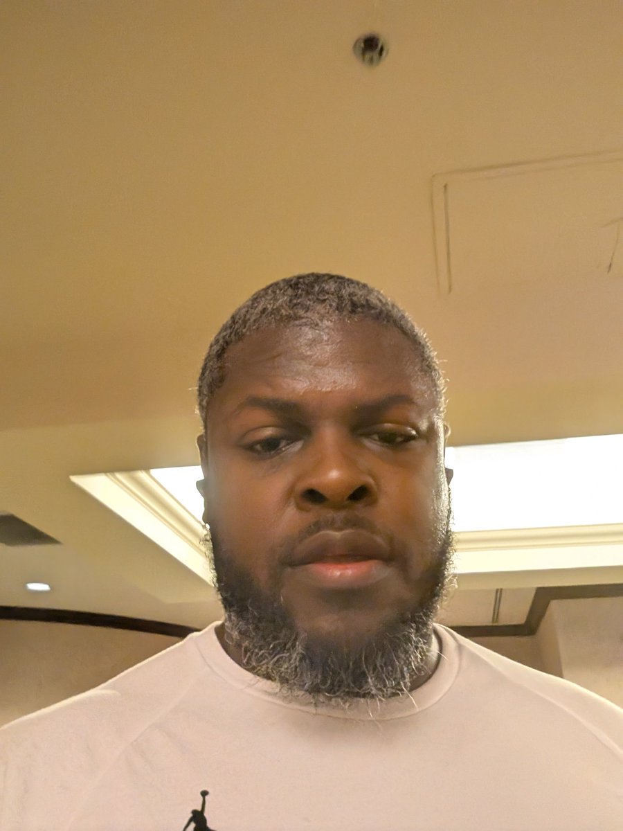 Mr_JohnsonPES's tweet photo. Morning run complete. Didn't quite get to 5K but 2.5 miles not bad. Ready for a great day of learning! @SCASAnews #SCASAi3 #SelfCare @RichlandTwo https://t.co/S9QQzuEDO2