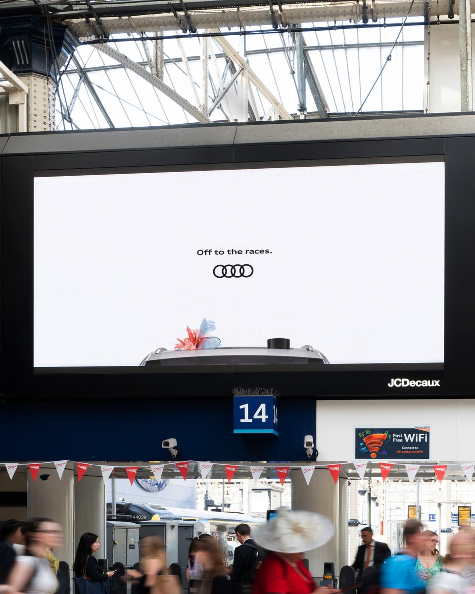 SimKat10's tweet image. A fascinator-ing (sorry) tactical for @AudiUK x @Ascot out today 🐴🐴🐴🐴🐴