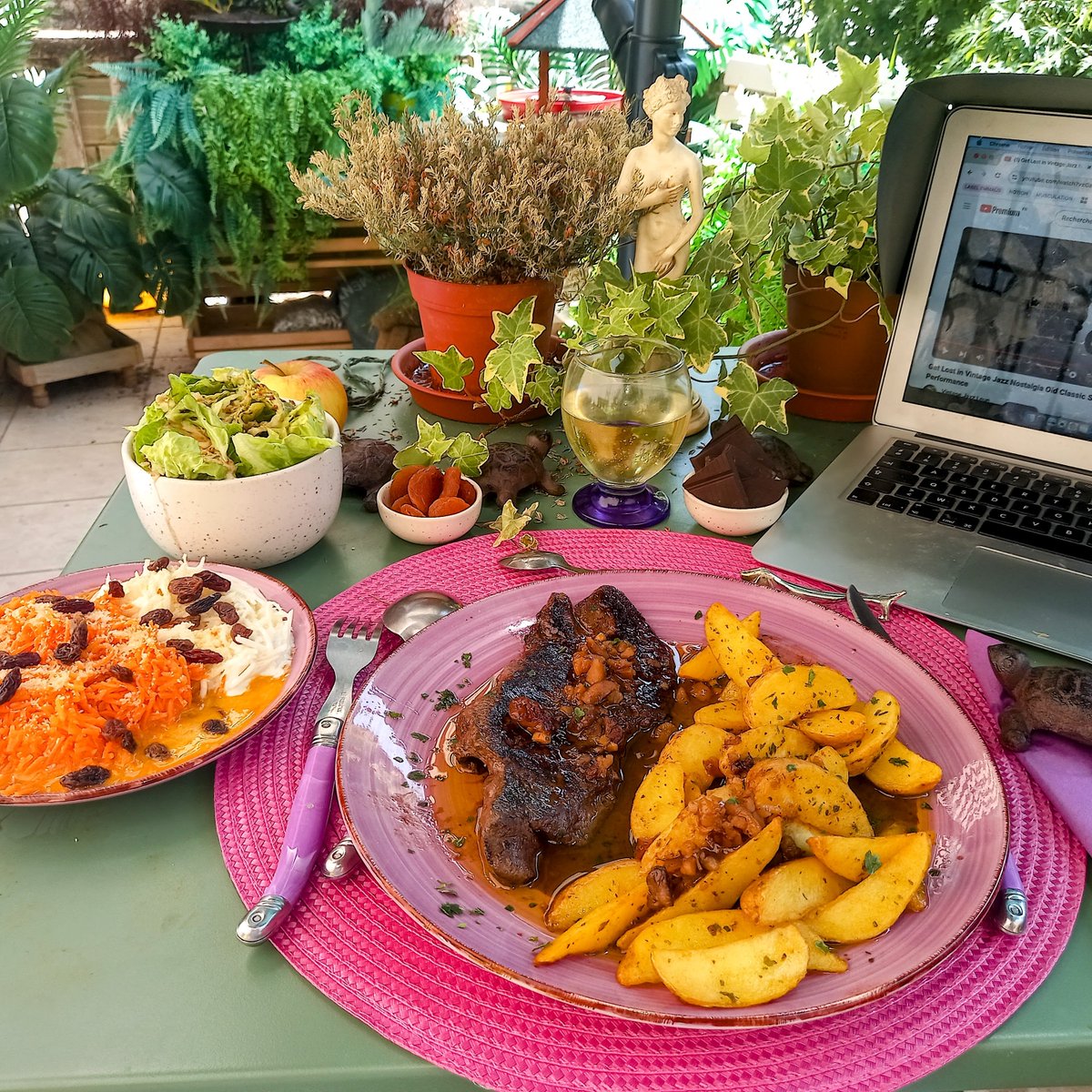 FrancAller_info's tweet image. Quelques dattes, une poignée de raisins secs... Revenir à la sagesse du désert, y'a que ça de vrai, moi je dis.

#MiamTime 
#SurLepouce 
#TéléTravail