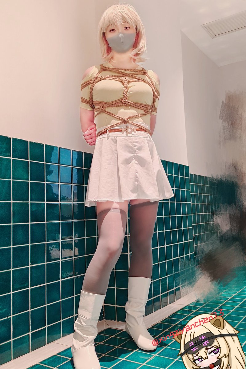 披着外套，里面被紧紧捆着外出有点爽💕
缚手哥布林：<a href="/yuanyuansha/">圆圆鲨(鲨鲨)</a>