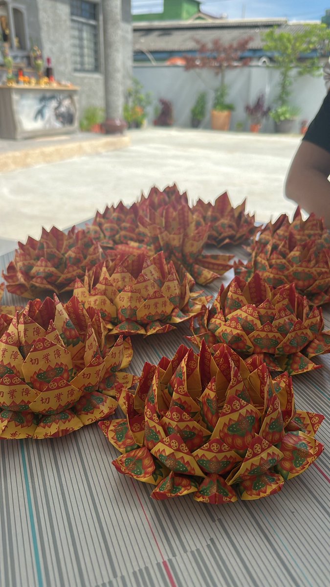 我摺蓮花的BGM 是 Ellie Goulding 的 Burn