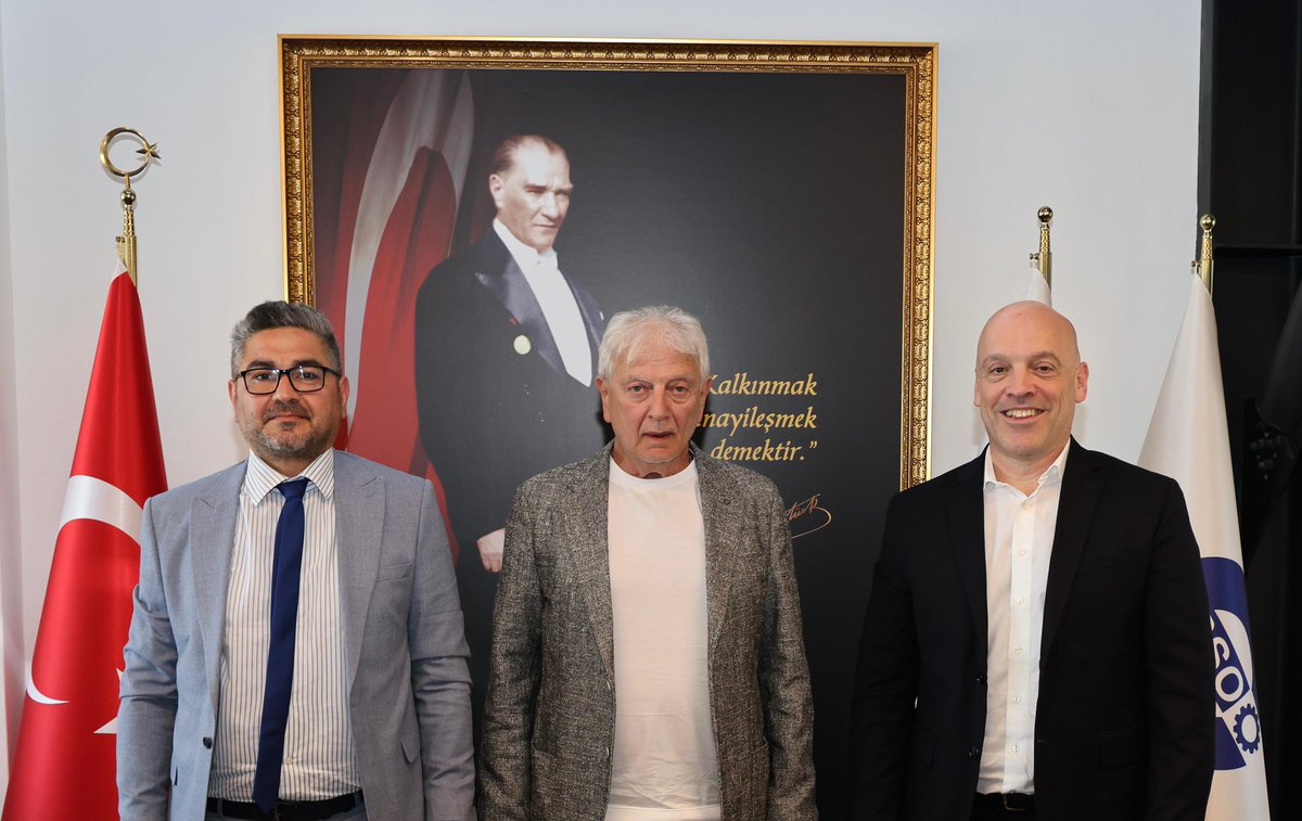 FrankurtRheinMain GmbH Başkan Yardımcısı Sayın Jörn Siegle ve Türkiye Proje Direktörü Sayın Şener Akkuş’a nazik ziyaretleri için teşekkür ederim. Görüşmemizde, İzmir ile Frankfurt arasındaki mevcut ticari ilişkileri değerlendirdik ve iki şehir arasındaki yatırım potansiyelini ele