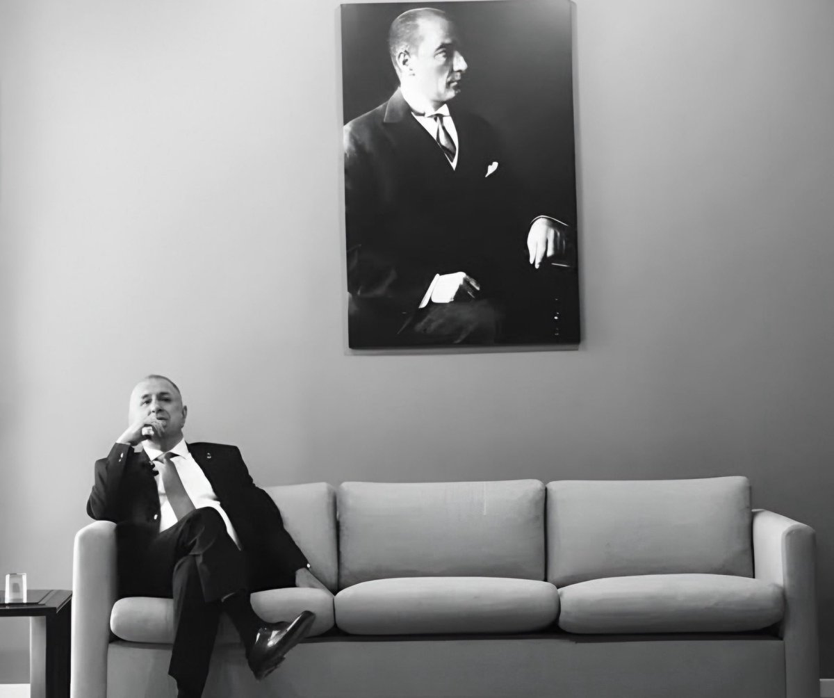 Vatan söz konusuysa susmaz, geri adım atmaz; Türk milletinin dik duran sesi: Ümit Özdağ.
#ümitözdağ