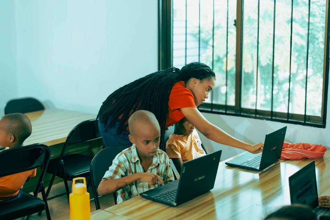 kalage_jr's tweet image. Muda wa watoto kupata madini kuhusu teknolojia na computer katika Summer Code Surge 2025 na @KodeUniKids

Mzazi/Mlezi hii ni fursa muhimu kwa mwanao.

Tarehe: Juni 23 - Julai 04
Umri: Miaka 5 – 18
Gharama: TZS 200,000 tu
📲 0745 000 555

#SummerCodeSurge #KodeUni #CSForAll