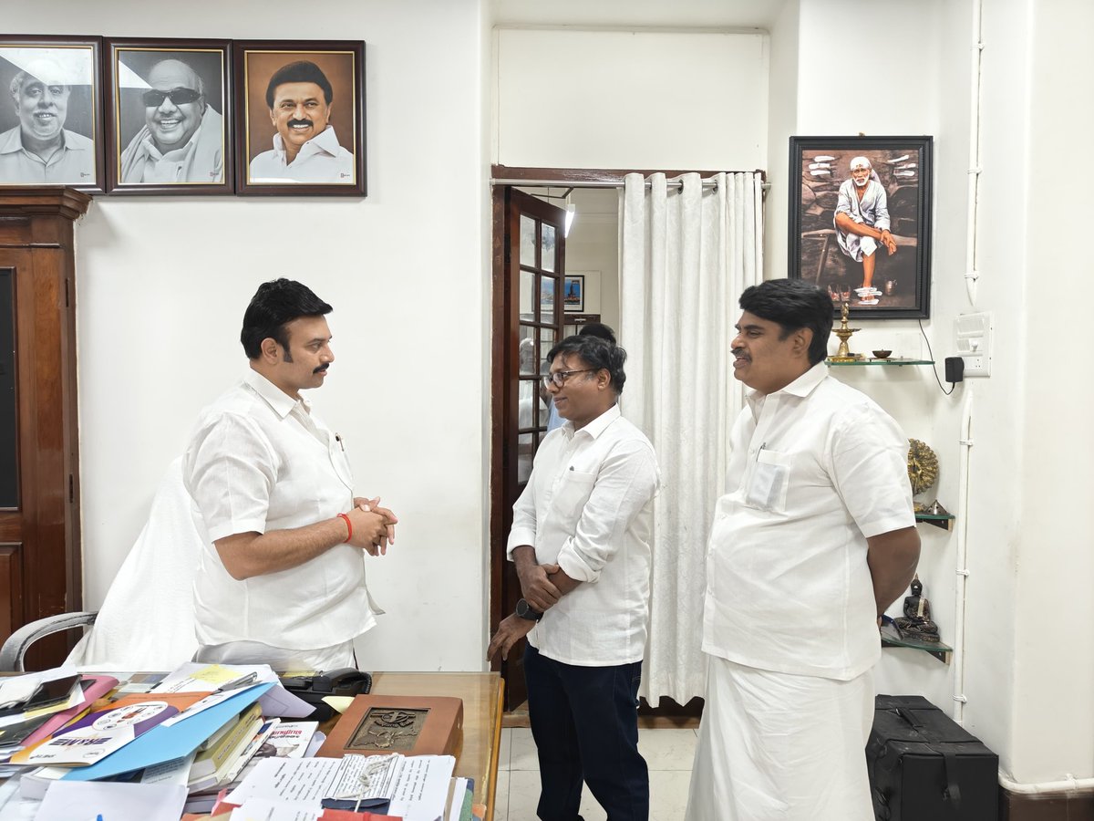 Sasikanth Senthil (@s_kanth) on Twitter photo மாண்புமிகு ஆதி திராவிடர் நலம் மலைவாழ், பழங்குடியினர் நலத்துறை அமைச்சர் திரு. <a href="/MMathiventhan/">Dr M. Mathiventhan</a> அவர்களை மரியாதை நிமித்தமாக இன்று சந்தித்தேன். அப்போது எனது தொகுதியில் மக்களின் நீண்ட கால கோரிக்கையாக இருக்கும் சமுதாய நலக்கூடங்கள், ஆதி திராவிட நலப்பள்ளிகளின் கட்டிடங்கள் என பல்வேறு மாண்புமிகு ஆதி திராவிடர் நலம் மலைவாழ், பழங்குடியினர் நலத்துறை அமைச்சர் திரு. <a href="/MMathiventhan/">Dr M. Mathiventhan</a> அவர்களை மரியாதை நிமித்தமாக இன்று சந்தித்தேன். அப்போது எனது தொகுதியில் மக்களின் நீண்ட கால கோரிக்கையாக இருக்கும் சமுதாய நலக்கூடங்கள், ஆதி திராவிட நலப்பள்ளிகளின் கட்டிடங்கள் என பல்வேறு