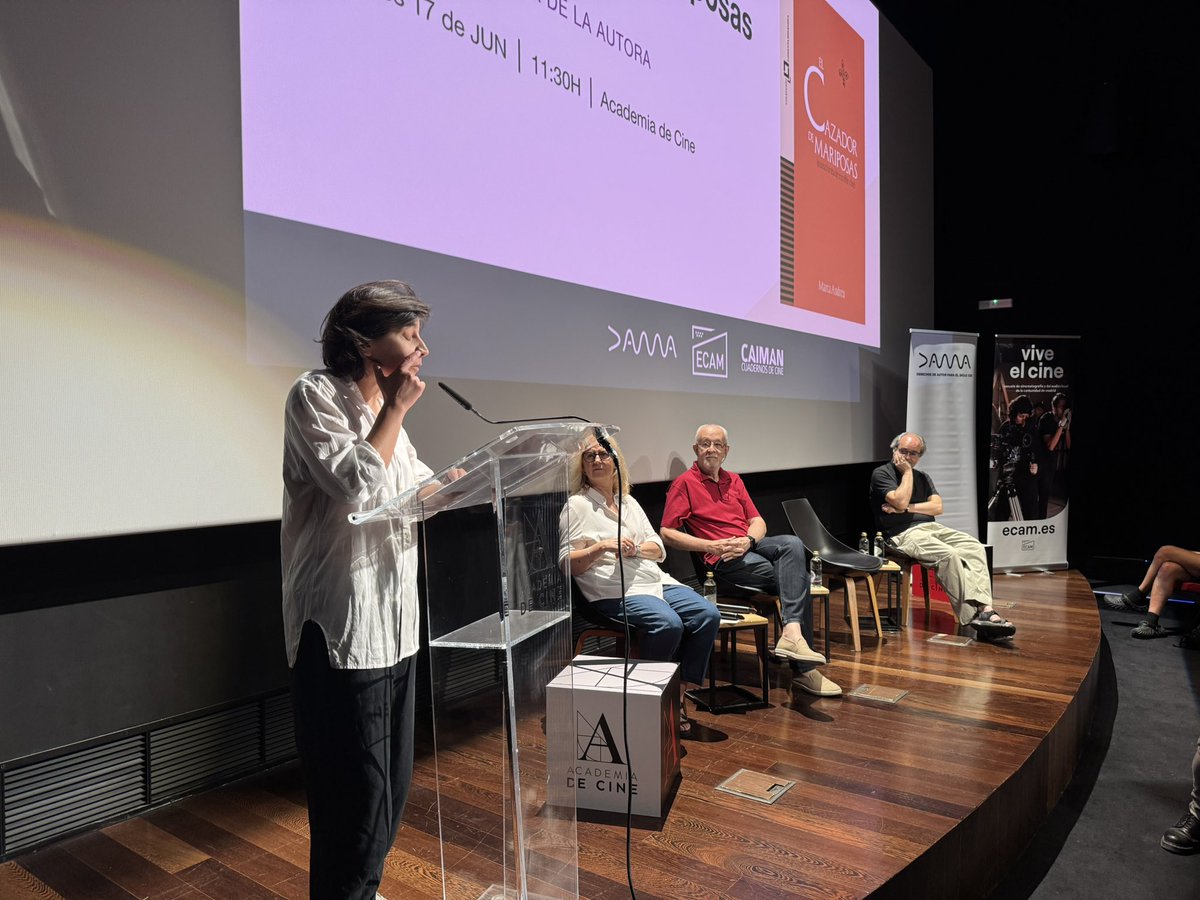 ECAM (@ecam_) on Twitter photo Noveno libro editado por la ECAM y <a href="/DAMAUTOR/">DAMA</a> en colaboración con <a href="/CaimanCDC/">Caimán CDC</a>
En la charla han colaborado:
👉 Azucena Rodríguez (Dama Autor)
👉 <a href="/carlosfheredero/">Carlos F. Heredero</a> (Caimán Cuadernos de Cine)
👉 Nacho Solana (Jefe de estudios de la ECAM)
📎 ecam.es/el-cazador-de-… Noveno libro editado por la ECAM y <a href="/DAMAUTOR/">DAMA</a> en colaboración con <a href="/CaimanCDC/">Caimán CDC</a>
En la charla han colaborado:
👉 Azucena Rodríguez (Dama Autor)
👉 <a href="/carlosfheredero/">Carlos F. Heredero</a> (Caimán Cuadernos de Cine)
👉 Nacho Solana (Jefe de estudios de la ECAM)
📎 ecam.es/el-cazador-de-…
