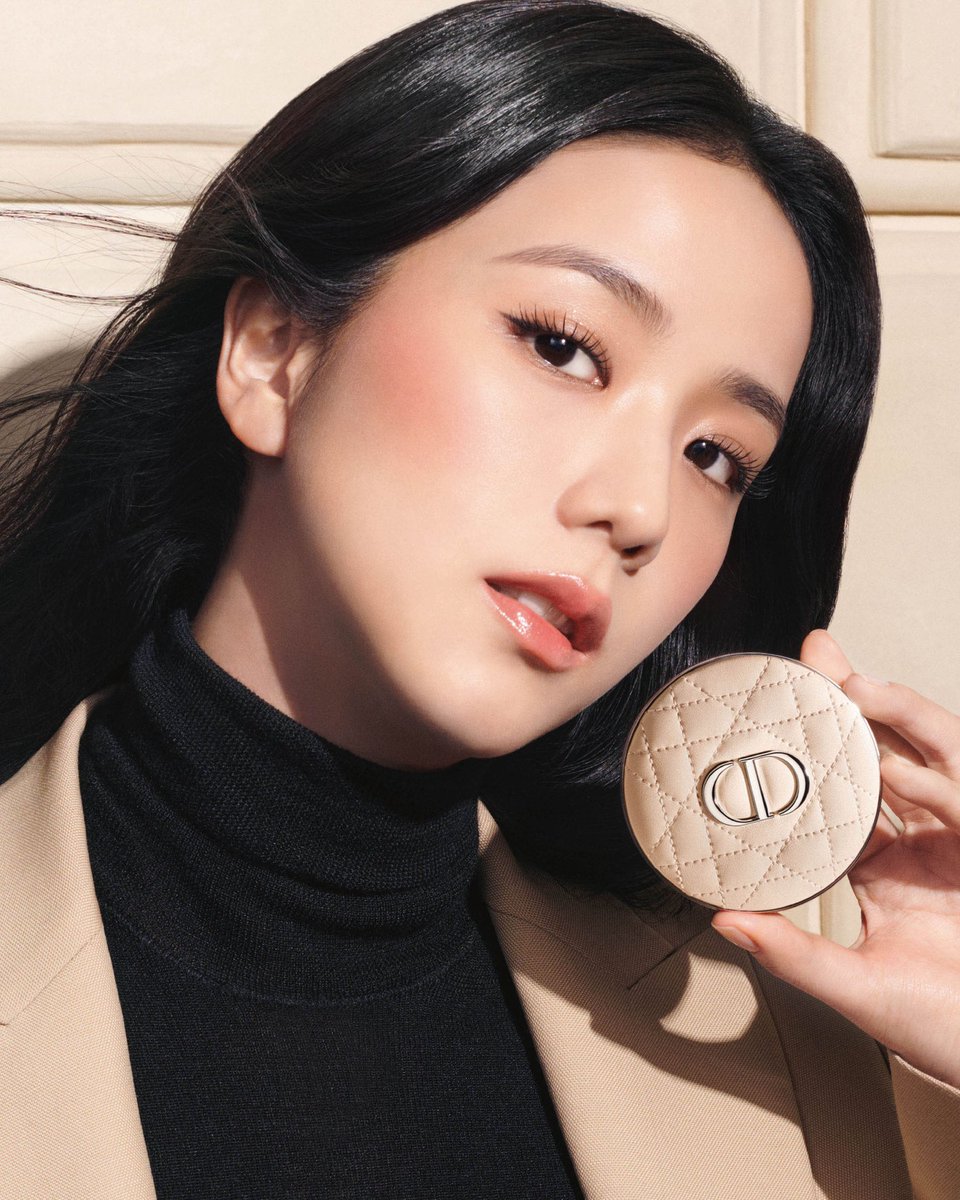 Jisoo_Xiuqi's tweet photo. 金智秀，免检美女！骨相不输欧美明星！我要用中文大大的夸！ #JISOO https://t.co/t1p9Bqm7dy