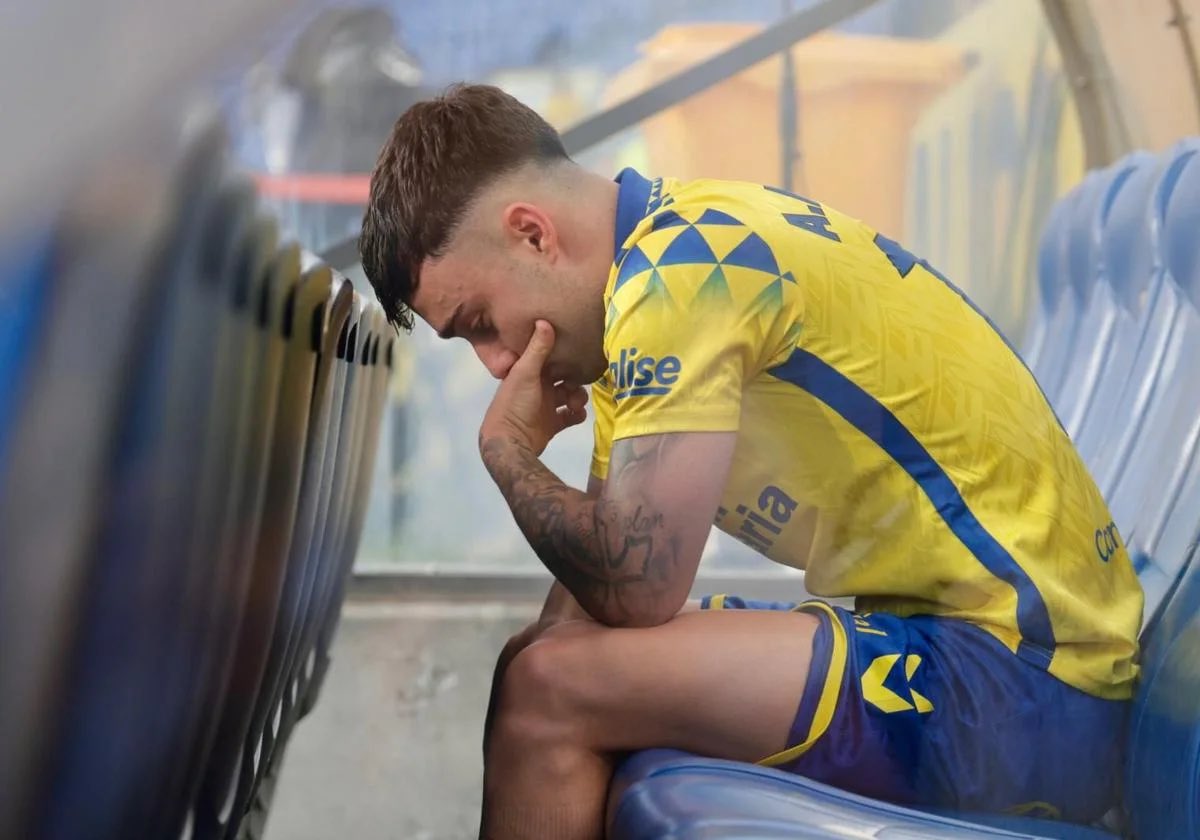 Moleiro llegó siendo niño, con 14 años y un sueño. Jugar en la <a href="/UDLP_Oficial/">UD Las Palmas</a> como profesional.

Se va siendo un hombre, con 21, y porque cuentan con él para jugar Champions.

La imagen del descenso solo fue una de tantas muestras de amor y respeto al club.

Gracias eternas, Mole.