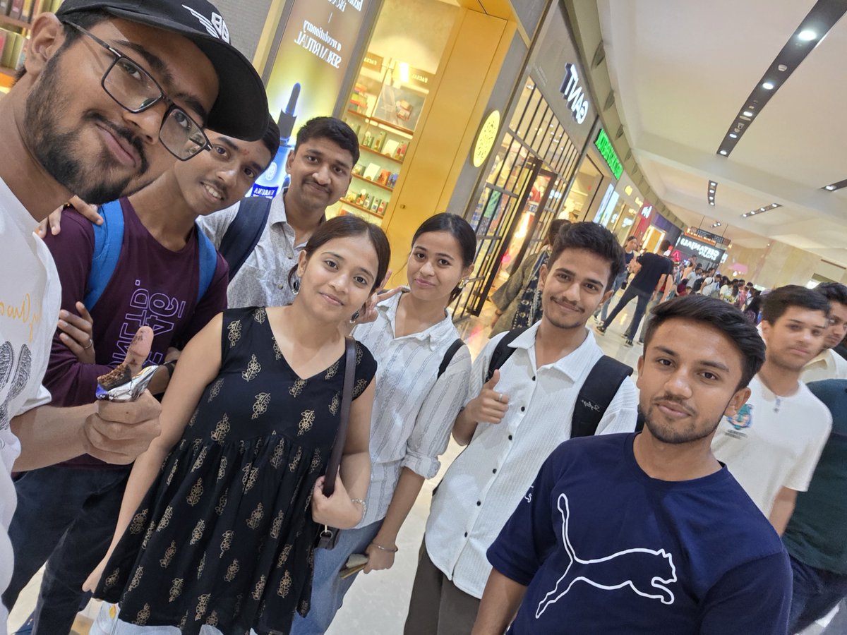 its_punit05's tweet image. Builders, chai, and bold Web3 dreams 🚀
Delhi meetup was all about real convos — Bitcoin, ZK, onchain chaos, and future bets.
We even paid for food using $USDC via @P2PdotMe — just to keep it degen &amp;amp; desi.
No panels. No fluff. Just real builders and raw energy
#BuilderBase #Web3