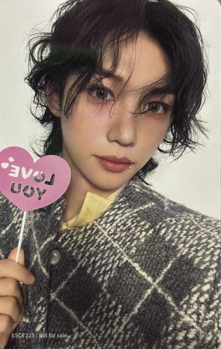 malbok915's tweet photo. Hollow 팬클럽한정반 필릭스반 포카 https://t.co/Mc1uloECN9