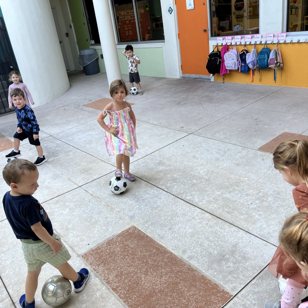 SNGINTL's tweet photo. In #AllStarSoccer we are working on teamwork and footwork!⚽ 
#sngintl #stretchngrow #stretchngrowinternational #exercise #soccer #franchise #franchiseopportunity #childenrichmentprogram https://t.co/495MvlIIFm