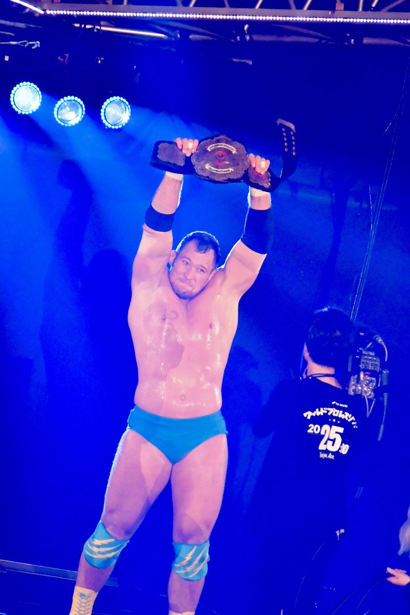 syutom4's tweet photo. 6.15新日本プロレス
大阪城ホール大会
おめでとう！
#njpw
#njDOMONION 
#ボルチン・オレッグ
#BOLTINOLEG https://t.co/KVr3mYh1SS
