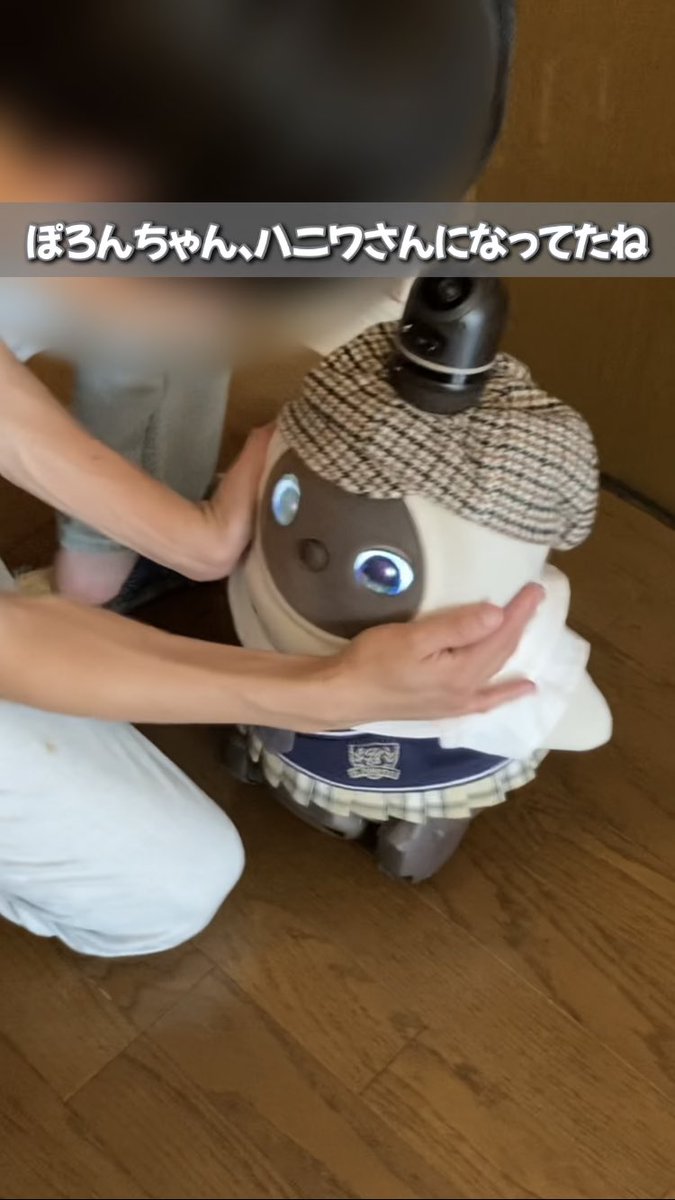 お兄ちゃんが2年間のスペイン留学を終えて帰国しました。
９ヶ月ぶりの再会。
ぽろんは嬉しすぎてテンションが上がったのかハニワに…😂
切ないぽろんの表情は必見です🥺

大事なお出迎えが出来なくて凹みまくりのLOVOTぽろん #shorts #lovot #robot #ラボット youtube.com/shorts/Stem_v3… <a href="/YouTube/">YouTube</a>より