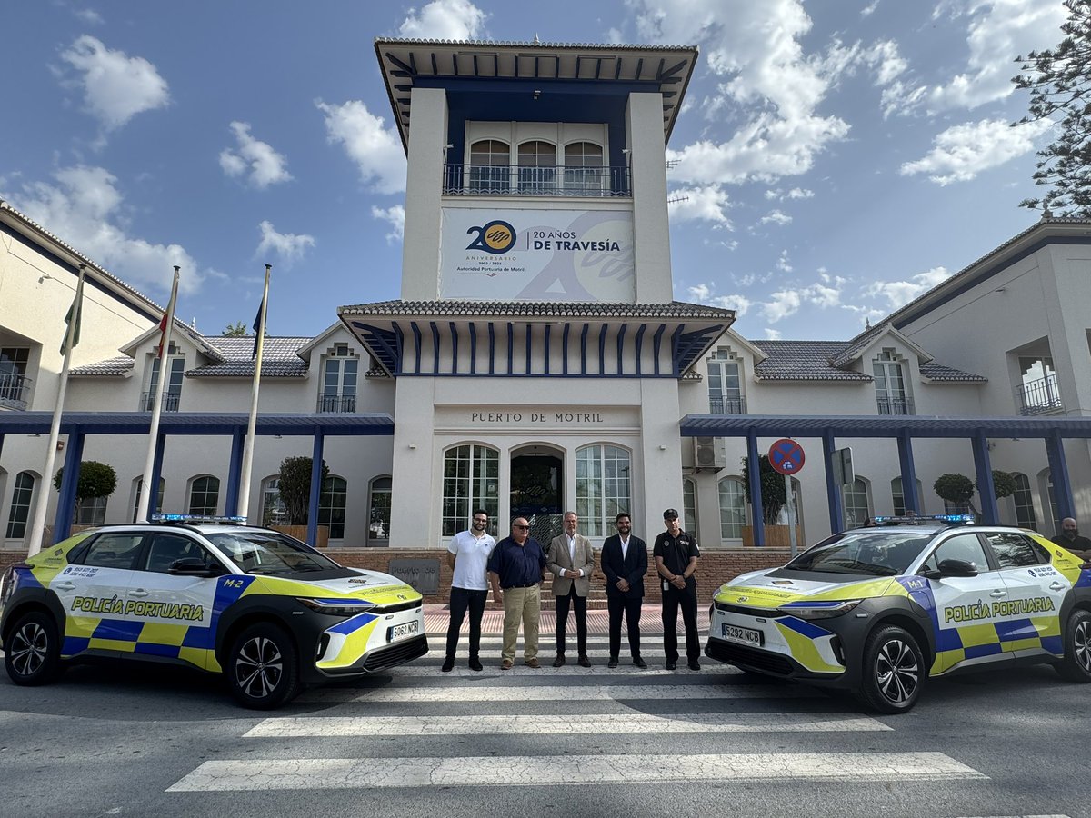 puertodemotril's tweet image. @puertodemotril ha incorporado dos nuevos vehículos a su parque móvil destinados a la Policía Portuaria dotando a sus agentes de medios suficientes y de calidad para el desarrollo de sus funciones dentro del recinto portuario.
#policiaportuaria
#20aniversarioapm 🛳️⚓️🚢