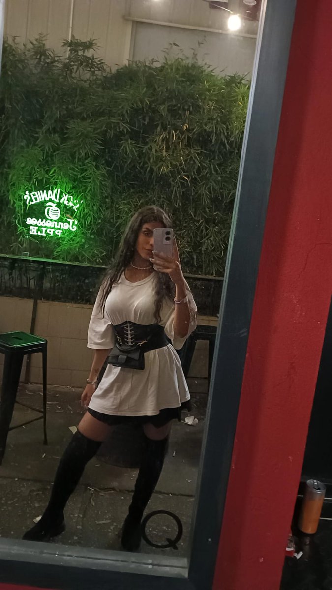 AylinHazelx tweet media