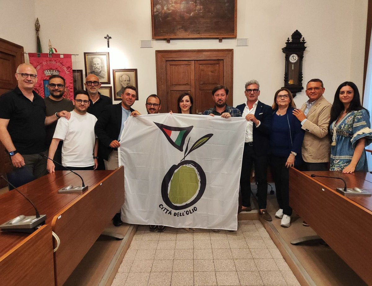 Gioia del Colle è “Città dell’Olio”. Celebrata la cerimonia di consegna della bandiera
cittadellolio.it/2025/06/17/gio…