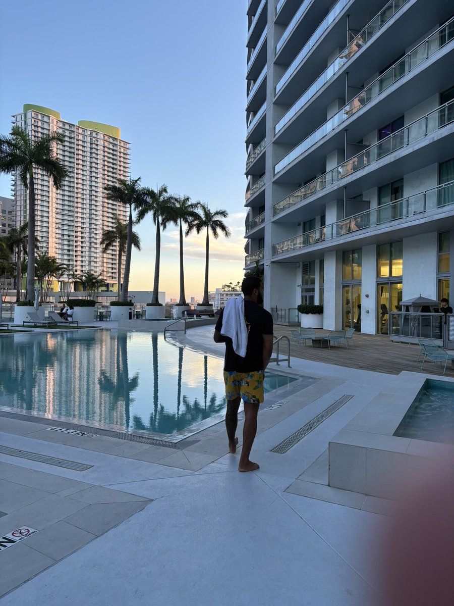 MomOfDBNN's tweet image. Enjoying some ‘Aqua therapy’ with my favorite son and feeling very Grateful! Have a great Tuesday Y’all! 🙏🏼💚🥳 #KeepGrinding #MyHeart