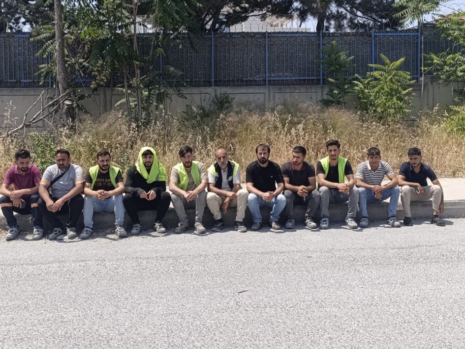 Yüklenici firmanın Özülke İnşaat,Taşeron firmanın Bese Elektrik olduğu Atatürk Havalimanı Millet Bahçesi şantiyesinde çalışan inşaat işçileri  ödenmeyen maaşları için direnişe geçtiler.