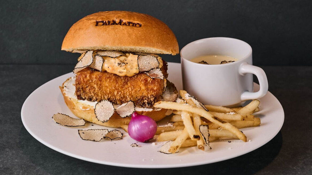 「ヒルズ グルメバーガーグランプリ」六本木・麻布台・虎ノ門ヒルズで開催

過去最多34店舗が集結、各店こだわりのバーガーを堪能 - fashion-press.net/news/134987