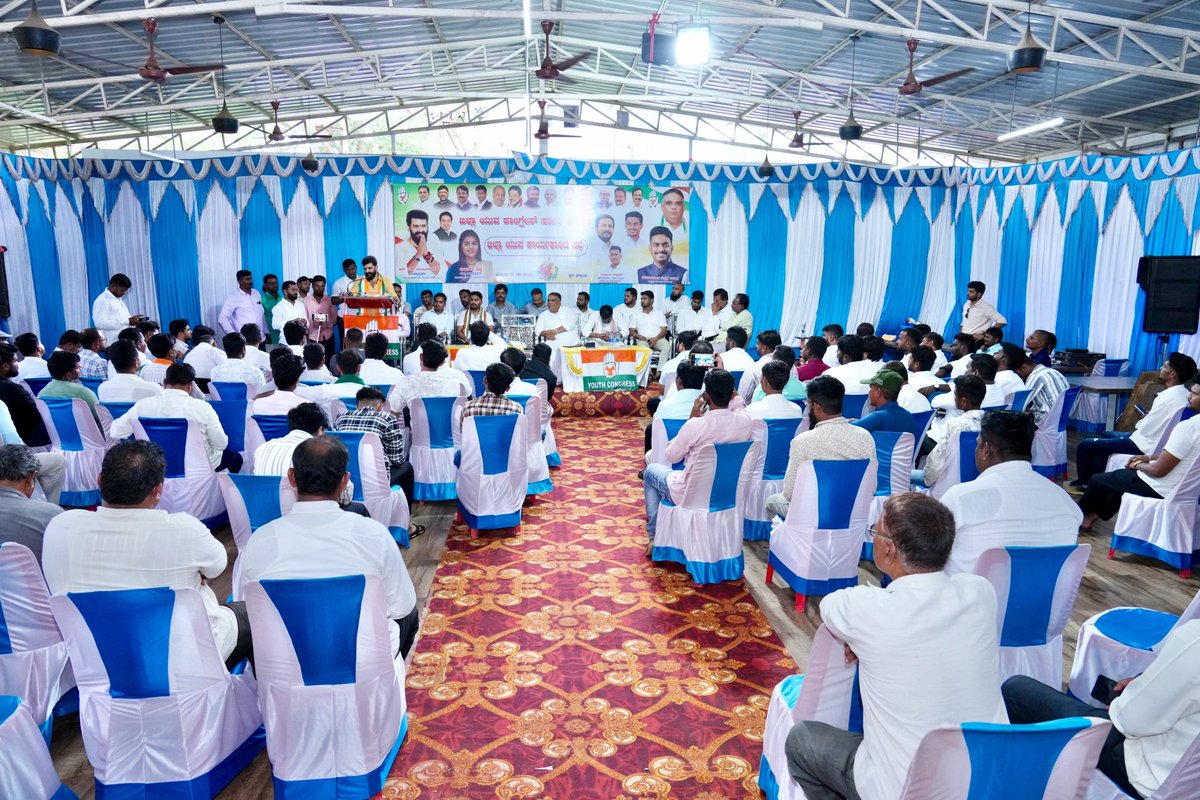 manjunathansui's tweet photo. Today I visited Haveri district & addressed a massive gathering of our Youth Congress workers

The event witnessed inspiring participation from local MLA Shri Yasar Ahmad Khan Pathan & AICC Youth Congress Observer Shri @NIGAMBHANDARI1  Discussions centered on strengthening grassroots organisation, empowering youth leadership & driving progressive political change through active participation. 

The energy and enthusiasm of the young cadre reaffirmed the growing strength of the Youth Congress across Karnataka.

#ManjunathGowda #KPYCC #YouthCongress #YouthForChange #Haveri