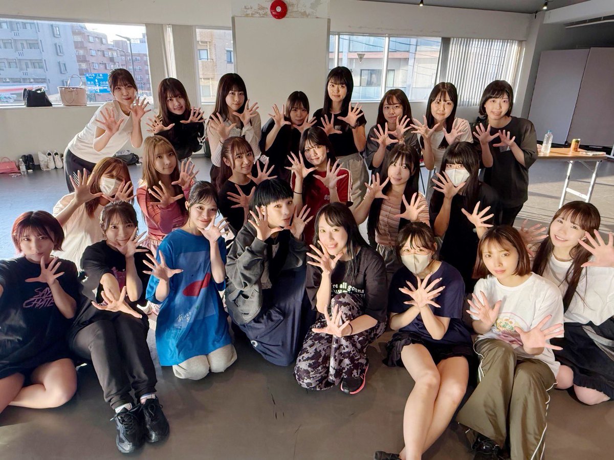 Zeppワンマンライブまで
あと2日！！！！！❤️‍🔥

最終リハーサル終了‼︎‼︎
みんな準備はいい？🪭

『生まれ変わる』をテーマに
最高の時間を過ごすよ！！
監修はカミヤサキさん♡
毎回温かなご指導ありがとうございます！！！

絶賛チケット発売中！！！
t-dv.com/kakaka4th