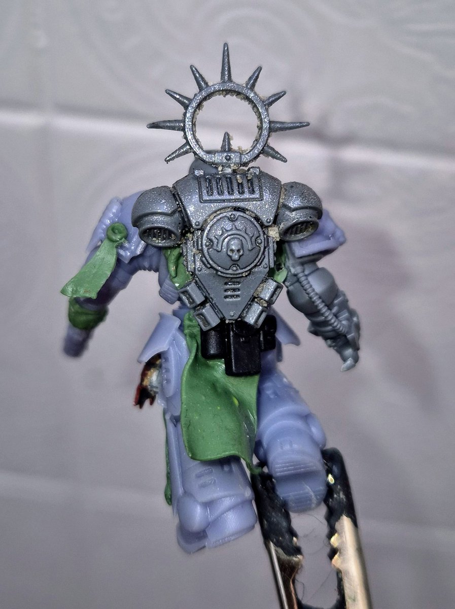 KaosKitbash's tweet photo. Kitbash de un Templario Negro! Primera vez usando la masilla de Green Stuff y bastante bien la verdad.
#warhammer40k
#WarhammerCommunity
#WarhammerArt
#warhammerfanart
#greenstuffworld https://t.co/Nv6PomvKYV