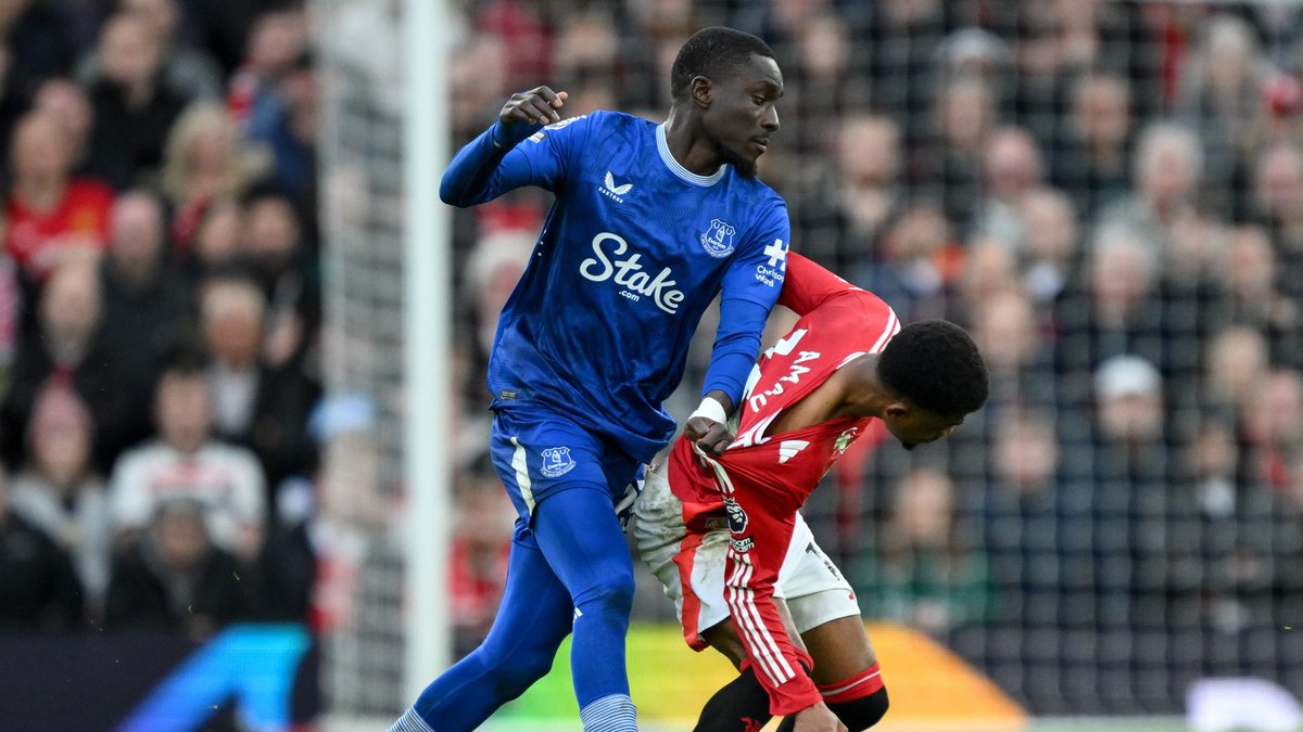 🚨#SRFC 🔴⚫️

⚠️Idrissa Gana Gueye 🇸🇳 n'a toujours pas prolongé avec Everton mais les discussions continuent

🎯une aubaine pour Rennes qui a bien envie de sauter sur l'occasion. Habib Beye est fan du joueur et pousse en coulisse

footmercato.net/a4278144069332…

w <a href="/Santi_J_FM/">Santi Aouna</a>