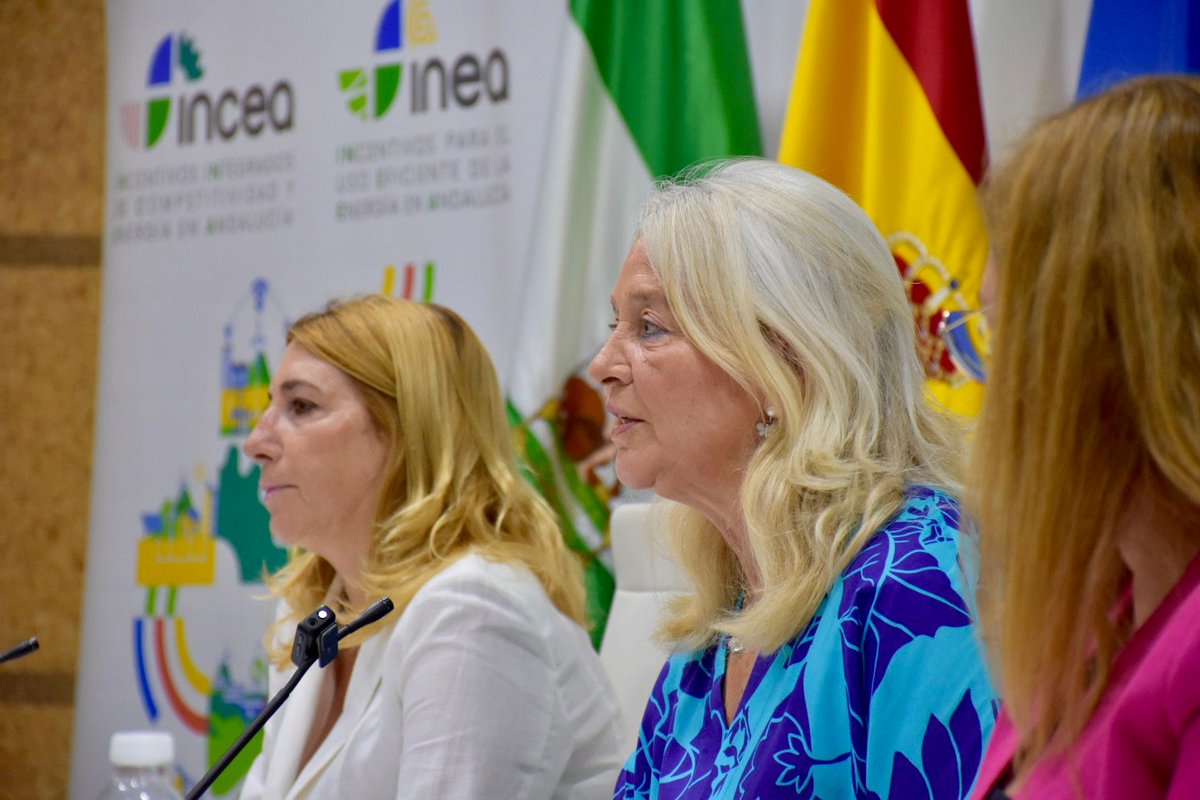 Cádiz Junta (@cadizjunta) on Twitter photo ⚡️#Cádiz cierra el ciclo de jornadas provinciales de comunidades solares y energéticas impulsado por <a href="/AndaluciaJunta/">Junta de Andalucía</a>
Inaugura <a href="/MercedesColomb1/">Mercedes Colombo</a> acompañada por la DT <a href="/IndustriaAnd/">Consejería de Industria, Energía y Minas</a> <a href="/i_olivero/">inma olivero</a> y la Dtora Gerente de <a href="/EnergiaAnd/">Agencia Andaluza de la Energía</a>, Natalia Márquez
✅ Fomento del autoconsumo colectivo ⚡️#Cádiz cierra el ciclo de jornadas provinciales de comunidades solares y energéticas impulsado por <a href="/AndaluciaJunta/">Junta de Andalucía</a>
Inaugura <a href="/MercedesColomb1/">Mercedes Colombo</a> acompañada por la DT <a href="/IndustriaAnd/">Consejería de Industria, Energía y Minas</a> <a href="/i_olivero/">inma olivero</a> y la Dtora Gerente de <a href="/EnergiaAnd/">Agencia Andaluza de la Energía</a>, Natalia Márquez
✅ Fomento del autoconsumo colectivo