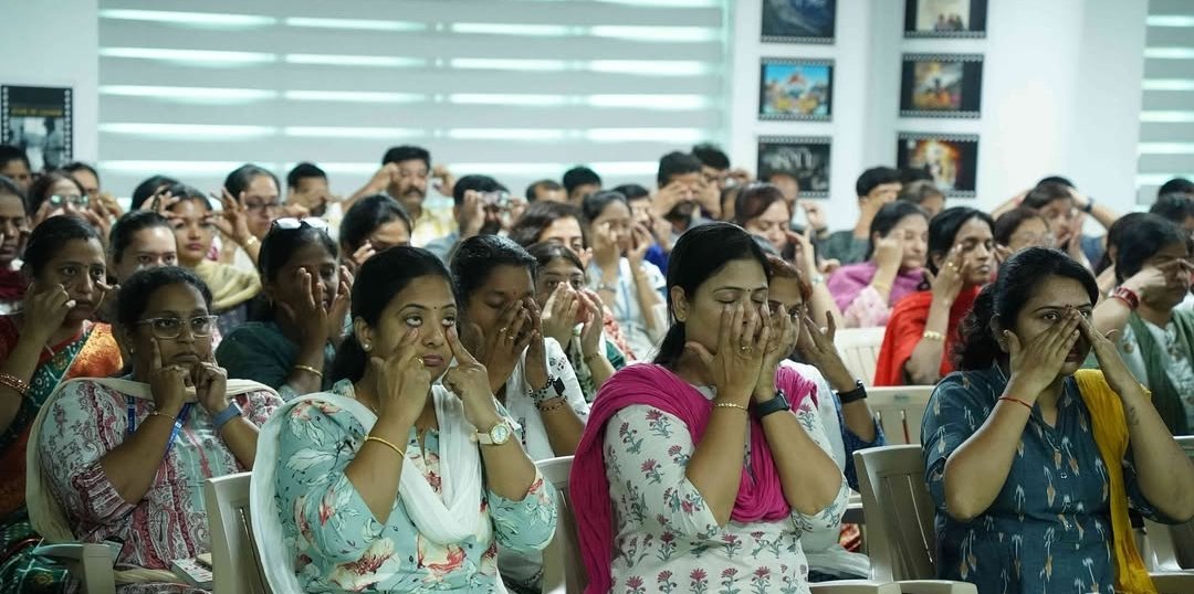 iamparulkhurana's tweet image. Faculty at DPS Hyderabad witnessed an eye-opening session on the Intuition Program — students showcased surprising intuitive skills, blindfolded! 🌟 #IntuitionProgram #DPSHyderabad #MindPower #InnerGrowth #BlindfoldActivity #StudentPotential