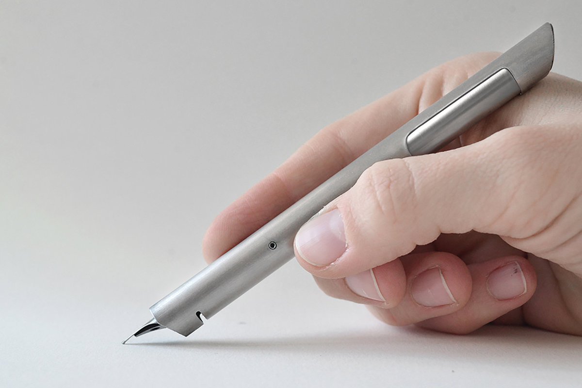 LRossiDesign's tweet image. Ink Machine Drop.
Everybody wants it, and now the pen case is optional, therefore you pay less ! 
Check them out ! 
インクマシンドロップ。みんなが欲しがるこのペンケースがオプションになったので、お値段もお手頃になりました！ぜひチェックしてみてください！
 luciorossidesign.com/writing