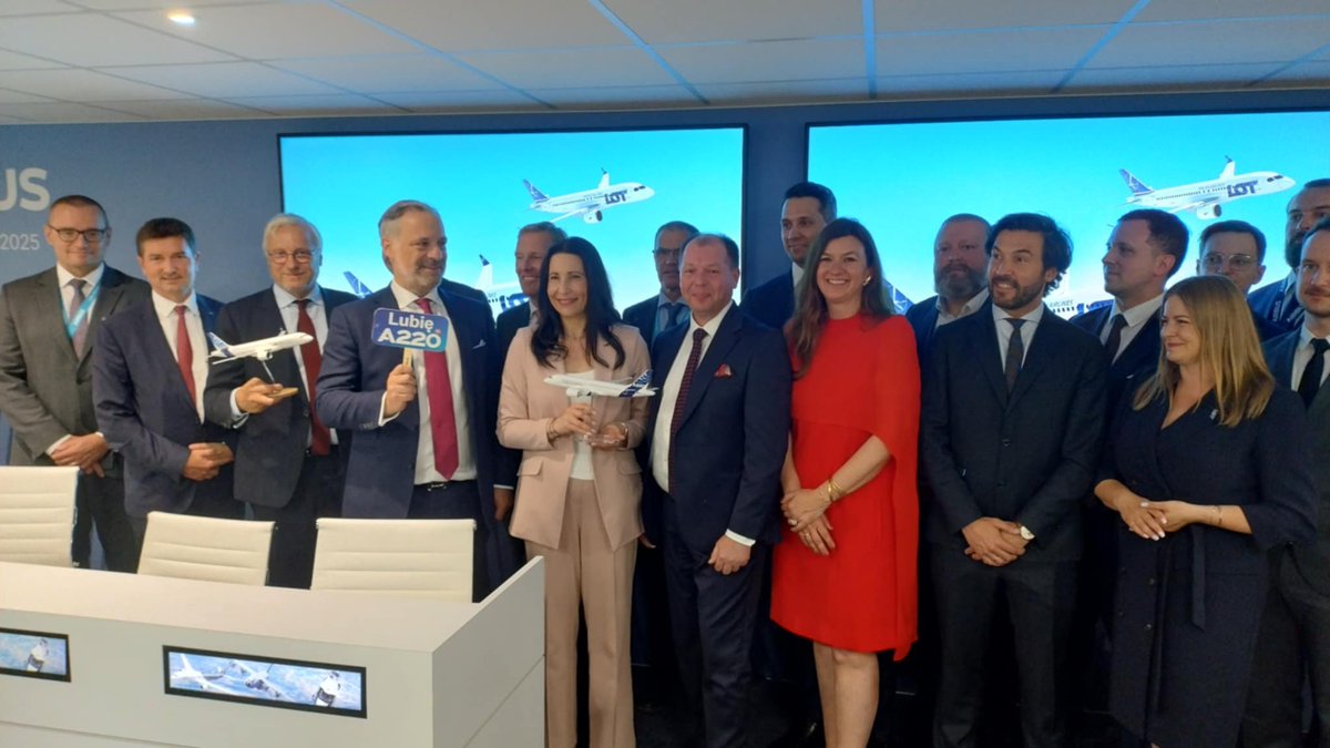 Canada Poland (@canadapoland) on Twitter photo .<a href="/LOTPLAirlines/">Polskie Linie Lotnicze LOT</a> selects the 🇨🇦-built #AirbusA220 for its fleet upgrade!
We're proud to have contributed to this new partnership which supports Canadians jobs, promotes market diversification and further strengthens our 70-year 🇨🇦🇵🇱 cooperation in #aerospace.
@ParisAirShow .<a href="/LOTPLAirlines/">Polskie Linie Lotnicze LOT</a> selects the 🇨🇦-built #AirbusA220 for its fleet upgrade!
We're proud to have contributed to this new partnership which supports Canadians jobs, promotes market diversification and further strengthens our 70-year 🇨🇦🇵🇱 cooperation in #aerospace.
@ParisAirShow