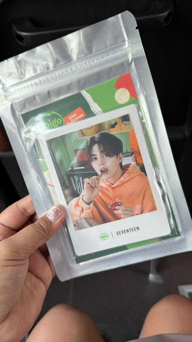 CheolWon17's tweet photo. Yung rush shopping lang sa Hongdae ang pakay pero nakita ko to bigla🤭🤭🤭nabudol pa nga😅 natawa pa ko kay kuya staff🤭🤭🤭 https://t.co/fra7tECxOE