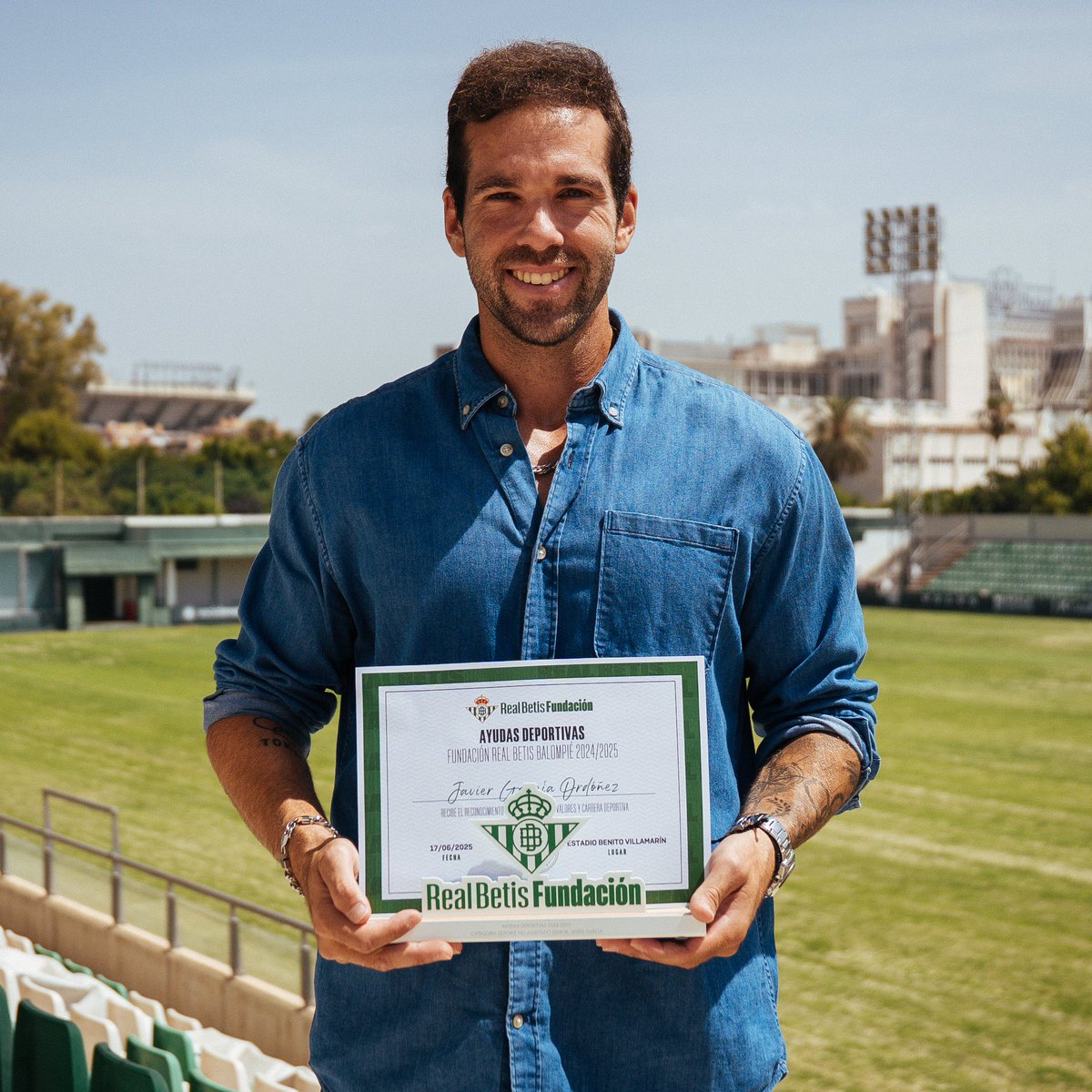 Estos son los premiados con las Ayudas Deportivas 'Fundación Real Betis Balompié' 👇

🚣‍♀️Reyes Moreno, piragüista
🏃‍♂️Nicolás Castaño, atleta de medio fondo
🏎️Miguel Ángel Romero, piloto de karting
🚣‍♂️Javier García, remero