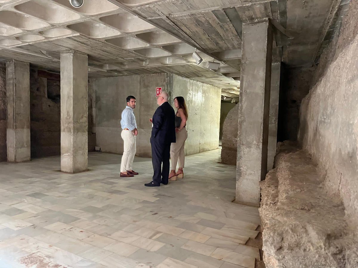 Rebepl's tweet photo. 6.🛡Galería Clave

Ya en manos municipales, estos impresionantes restos del sistema defensivo medieval (34 metros de muralla, tres torreones y antemuralla) se convertirán en el Museo de la Semana Santa de Murcia. Memoria y fe, unidas en piedra. https://t.co/fhCAtKak6F