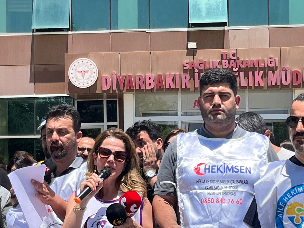 Sağlık Bakanlığı'nın, 30 Ekim 2024 tarihli Aile Hekimliği Sözleşme ve Ödeme Yönetmeliği nedeniyle,aile hekimlerimizin mesleki uygulamalarından kaynaklanmayan sebeplerden dolayı; nüfusun 3500'e düşürülmesi nedeniyle %12.5, HYP nedeniyle de %7 maaş kesintisi yapılmıştı.
Koruyucu ve