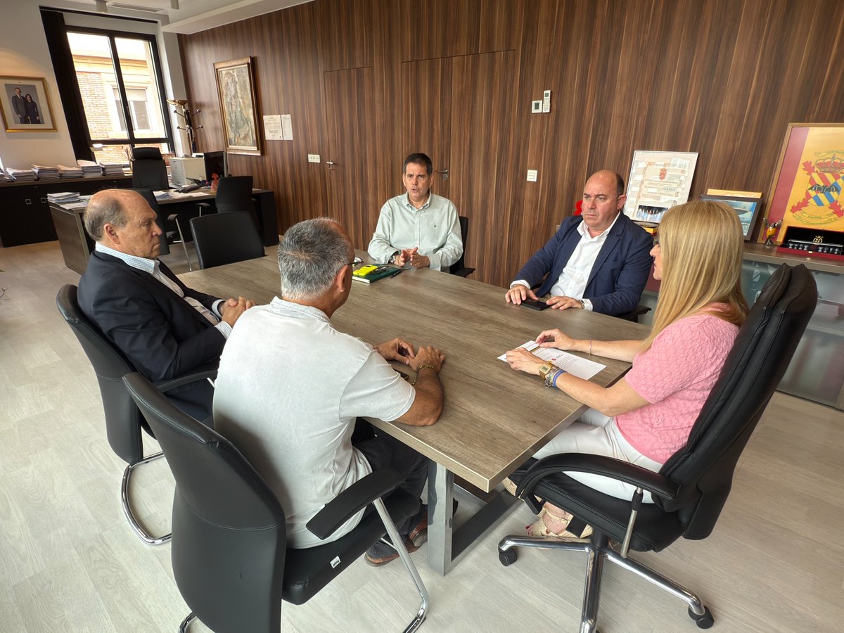 Encuentro con <a href="/ailimpo/">AILIMPO</a> para tratar las previsiones de importación de limón a través del Puerto de Cartagena durante la época estival y el operativo de coordinación y control fronterizo a través de la <a href="/DelegGobMurcia/">DelegGobMurcia</a>