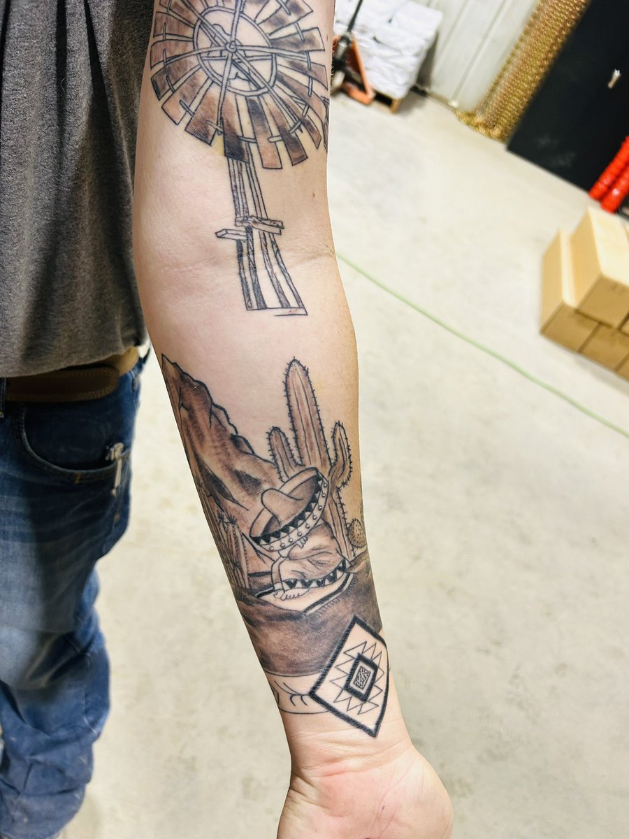 dnealy007's tweet photo. A update on my sleeve tattoo https://t.co/wOhKRl3N2v