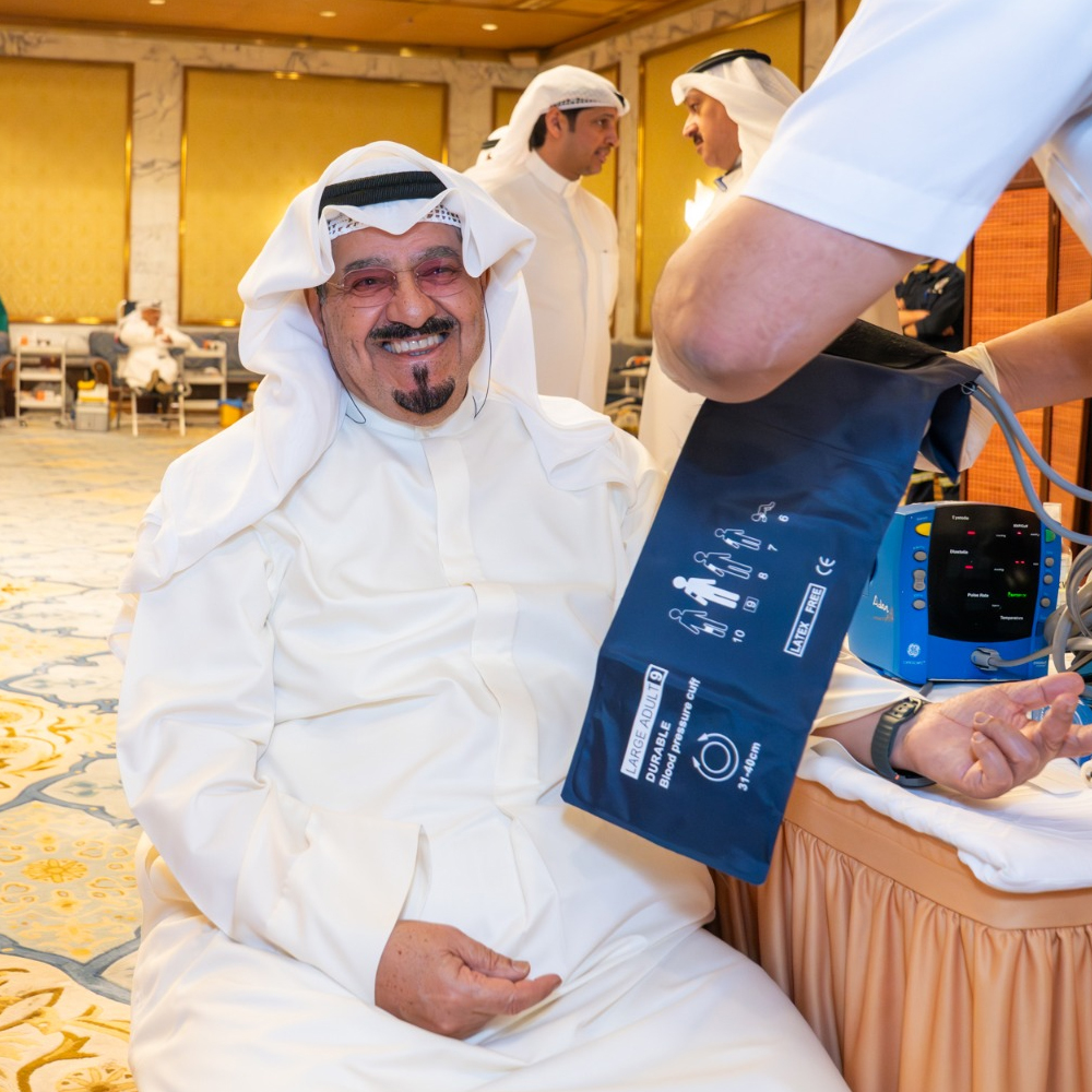 alqabas's tweet photo. سمو #رئيس_الوزراء والوزراء يشاركون بحملات التبرع بالدم 

• ينظمها بنك الدم المركزي لرفع المخزون الإستراتيجي الوطني