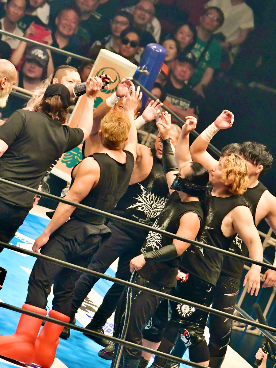 syutom4's tweet photo. 6.15新日本プロレス
大阪城ホール大会
館の住人達
多っ！数えきれん...
#njpw
#njDOMONION 
#H・Ｏ・T https://t.co/ucKgdKin1t