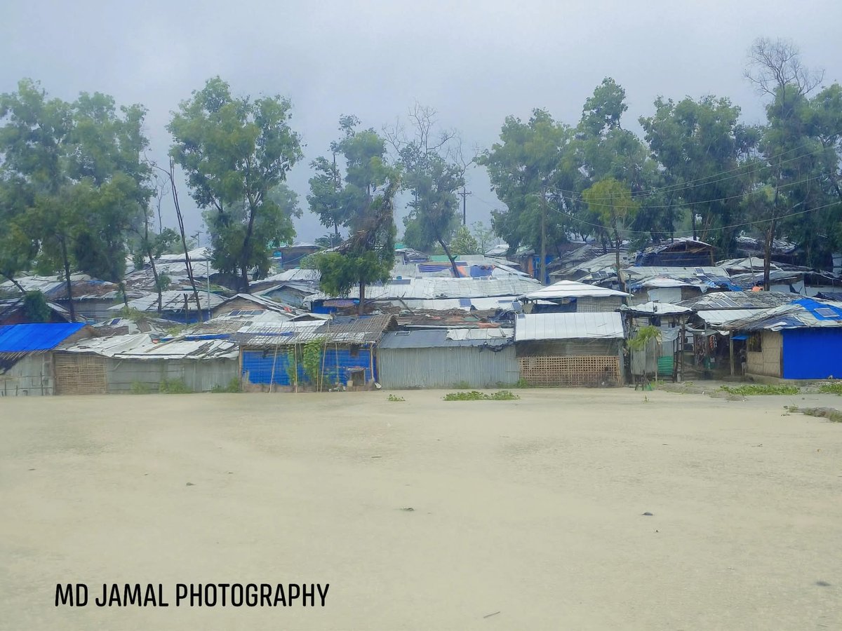 mdjamal315's tweet photo. The Rohingya camp is experiencing heavy rains, with water rising in some places and The mountain is collapsing.
#RohingyaRefugeecamps #RohingyaNews #refugees #Rohingya #RohingyaCommunity
#gloomysky #cloudysky #skyview #Rohingyacamp #campview #RohingyaCrisis #Humanitarian #Right https://t.co/RZEtVhXHHp