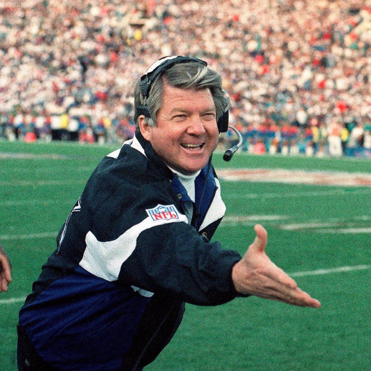 Jimmy Johnson was asked: "How do you build a winning team?"

He gave just 3 steps.

Simple, powerful, and effective - but not easy to execute.

Here’s how to build a winning team like Jimmy Johnson did: 🧵
