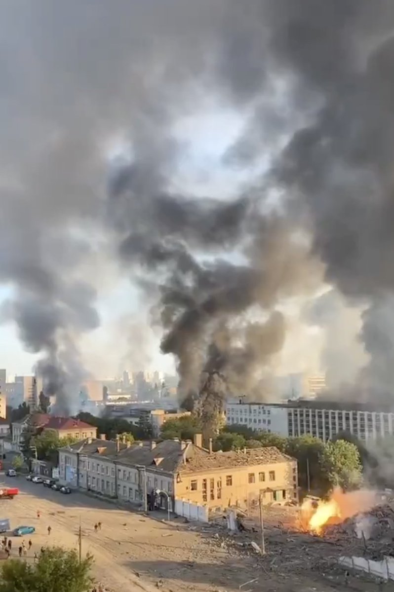 BREAKING: The number of injured in Kyiv due to Russia's massive overnight attack has increased to 139. There are also 15 dead (or what is currently known).  

Keep Ukraine in your focus. This war is far from over, there are no "deals" or peace talks. Russia is erasing Ukraine,